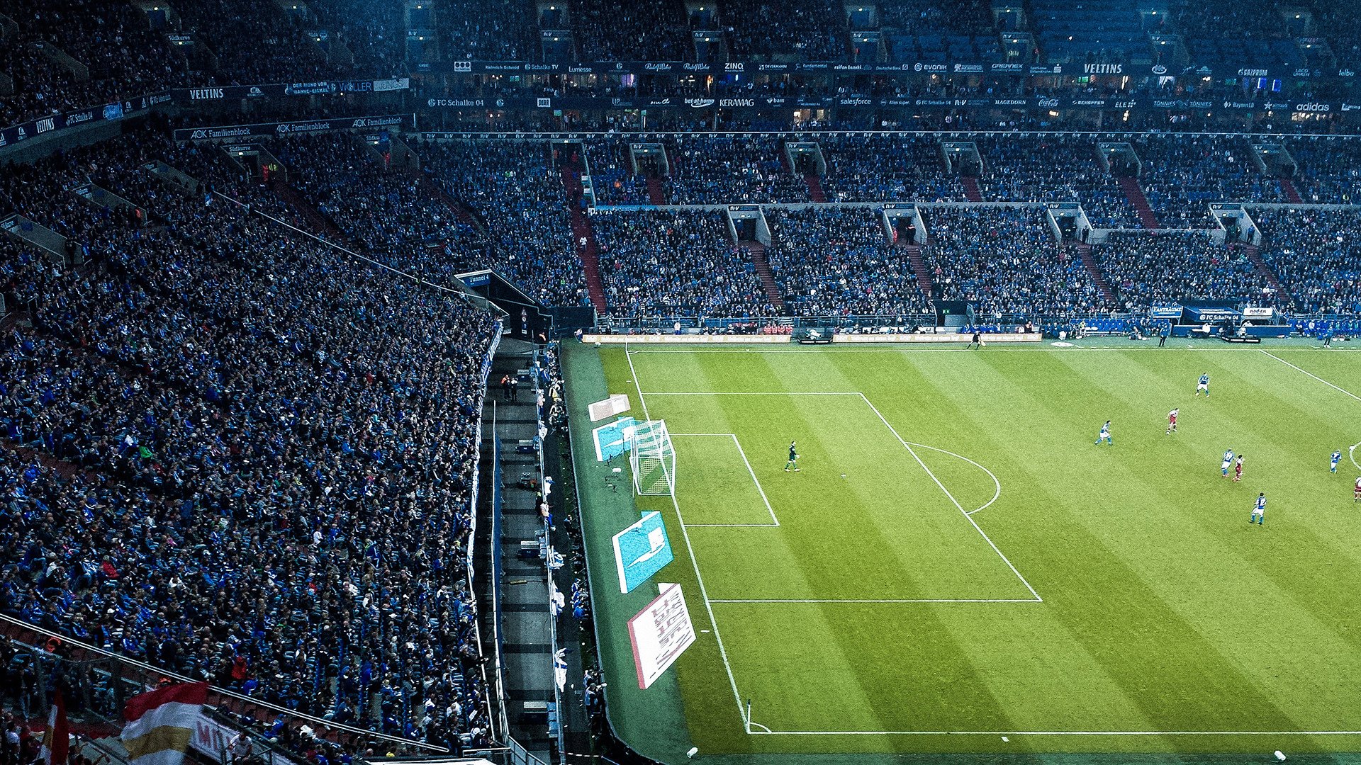 _天幕下的夜色赛：夜晚灯火辉映中的网球盛典_，内心恐惧缺乏安全感